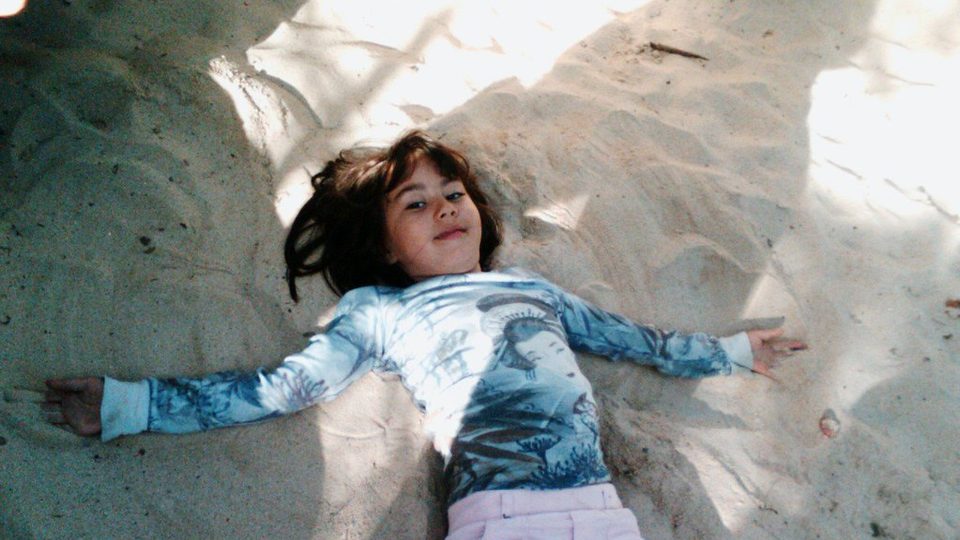 Foto real de caixa de areia para serviço em playground